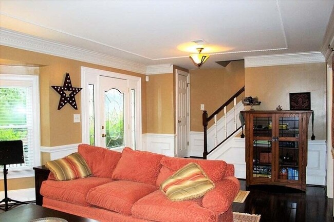 Photo - 701 Crown Point Ct