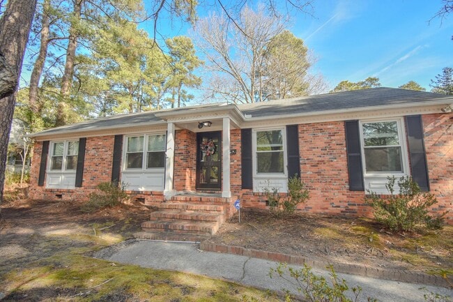 Building Photo - 3 Bedroom 2 Bathroom with Detached Garage
