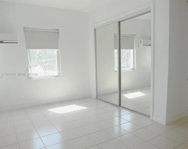 Photo - 623 NE 61st St Unit 3