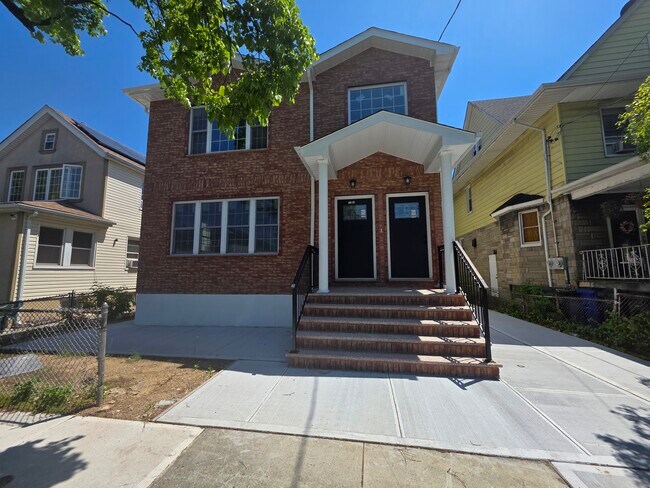 Building Photo - 14549 179th St Unit #2