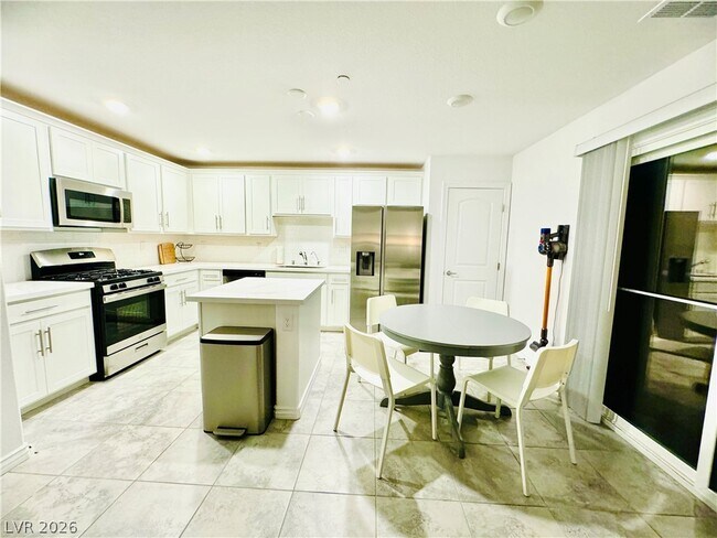 Photo - 356 Rosefinch St