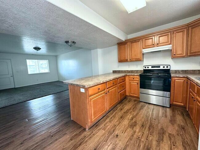 Photo - 2565 W 500 N