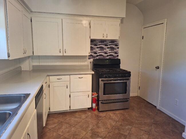 Photo - 116 W 3rd St