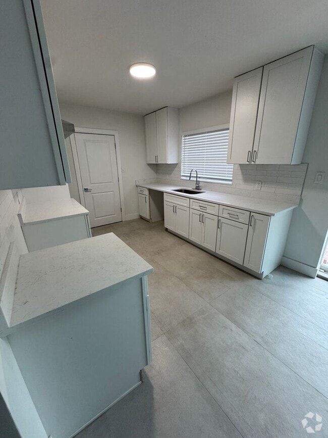 Building Photo - 3 Bedroom , 2 Bath in Orlando! Rental