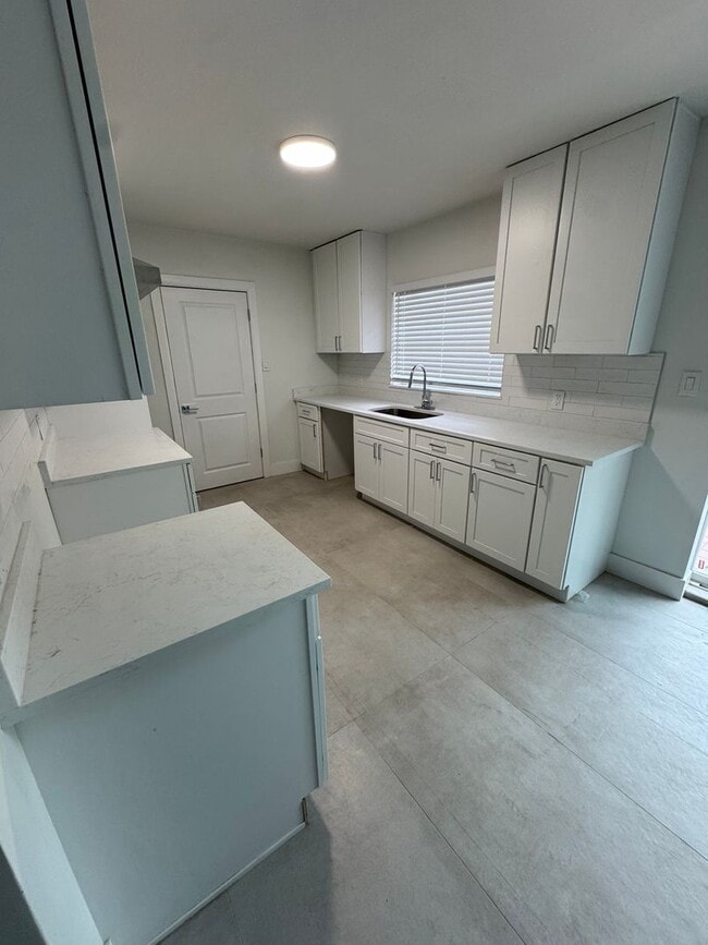 Building Photo - 3 Bedroom , 2 Bath in Orlando! Rental