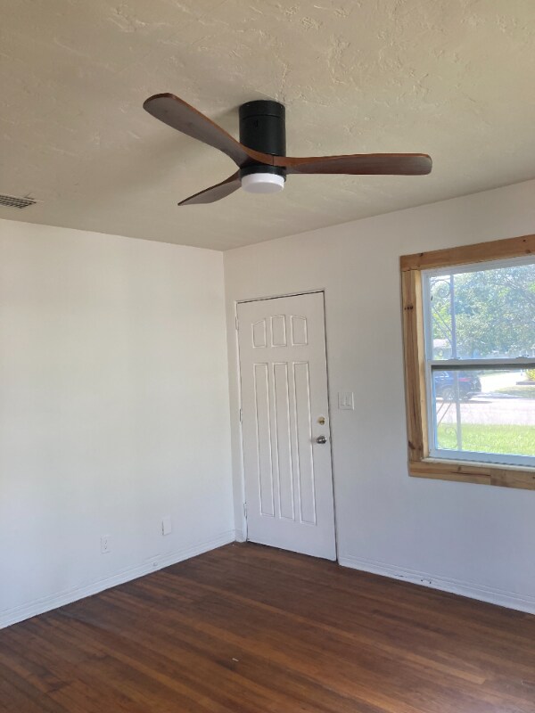 Photo - 3229 49th St N