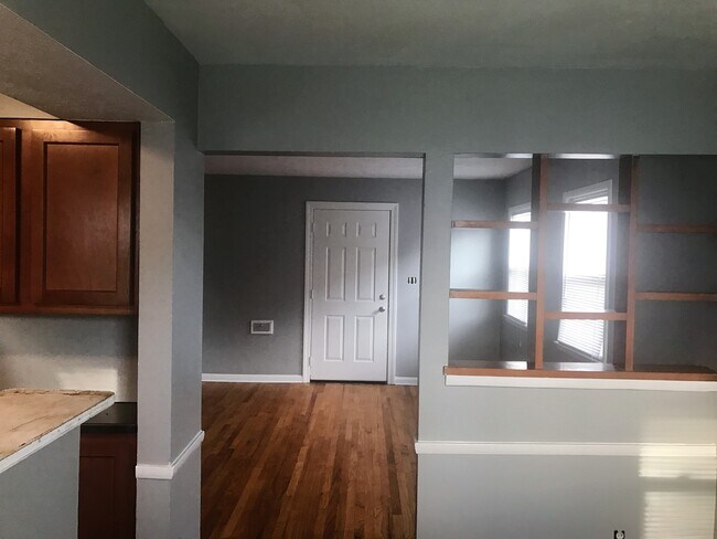 living rooom - 115 N Hampton Rd House