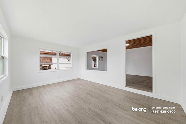 Photo - 170 W 23rd St