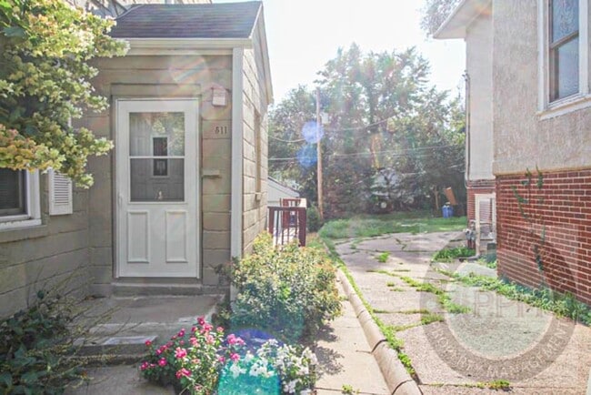 Building Photo - 2 Story 3 Bedroom 2 Bathroom home in the h...