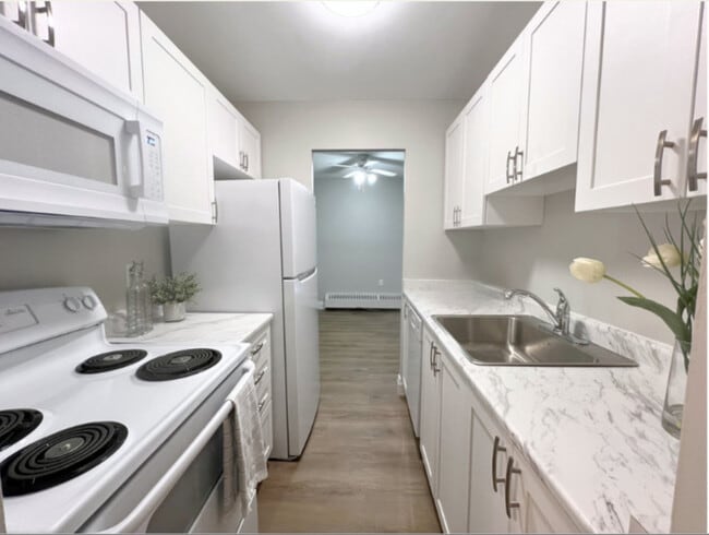Photo - Regency Court Apartments - Kathleen