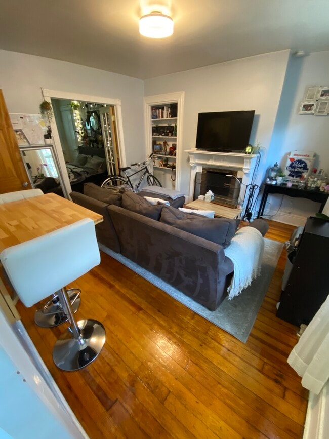 Building Photo - 14 Melrose St Unit 2