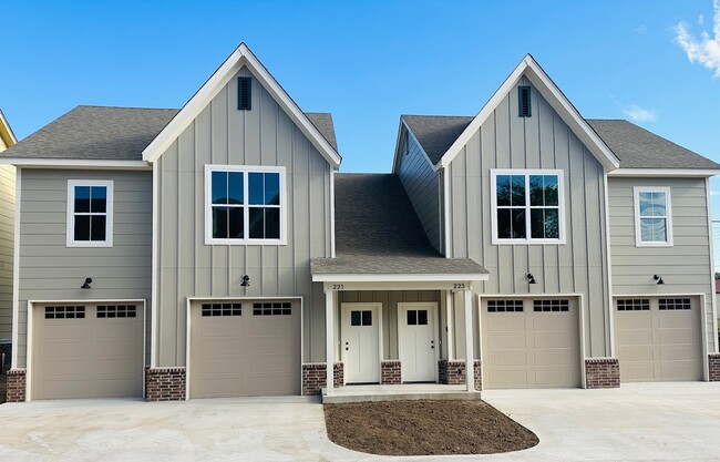 Building Photo - 219 Silverleaf Ln Rental