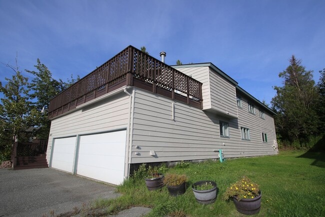 Photo - 3 Bedroom Apartment in Jewel Lake w/ Garage!