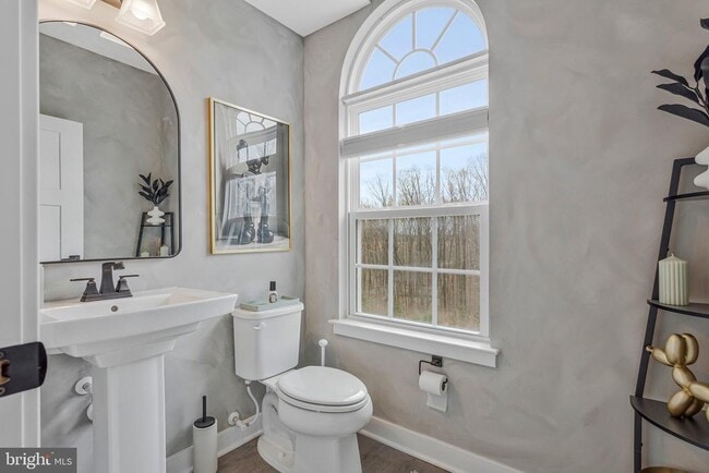 Building Photo - 10910 Presidential Pkwy