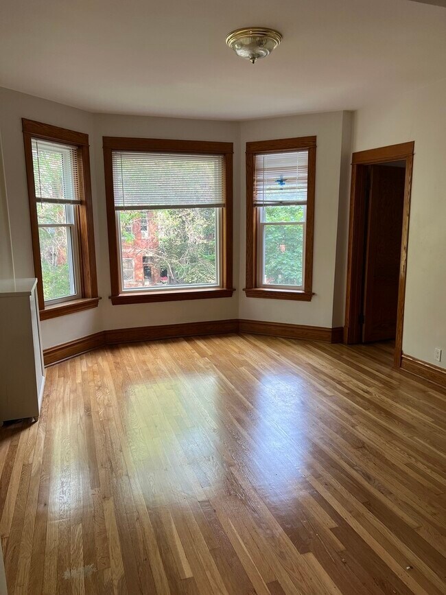 Photo - 6327 N Lakewood Ave Unit 2