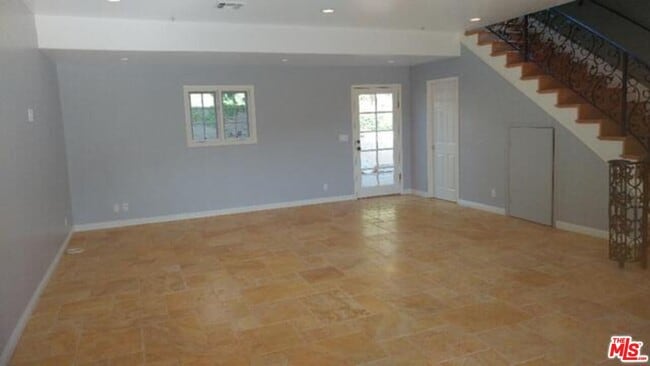 Photo - 28247 Via Acero St