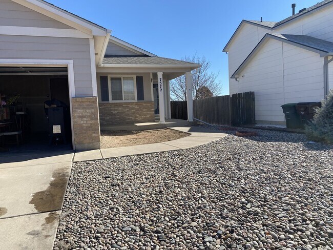 Photo - 3 bedroom 2 car garage - Middle Bay Way