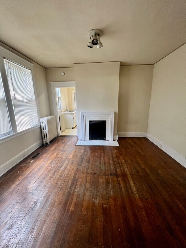 3310 Barton Ave Unidad 1 (Down)
