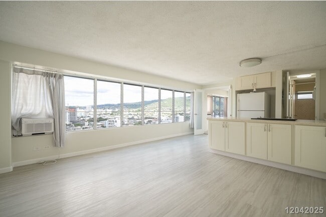 Photo - Urban Comfort & Convenience – High-Floor 1 Bed, 1 Bath with Scenic Views
