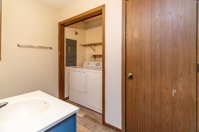 Building Photo - 4509-4511 Millbrook Dr. Unit 4511 Millbrook Dr.