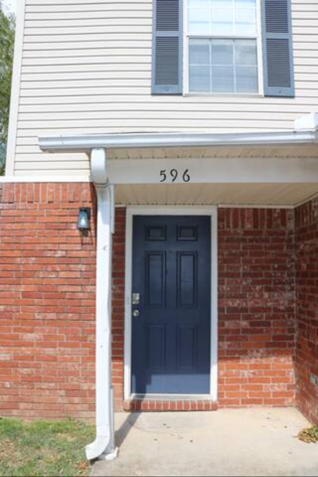 Photo - 596 W Moan Pl