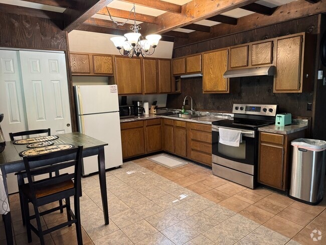 Building Photo - 579 Martha Ave Unit Apartment C