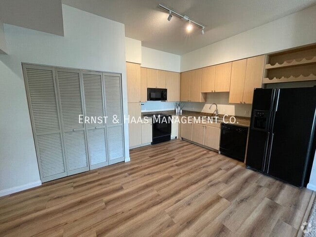 Building Photo - 488 E Ocean Blvd Unit #1111 Rental