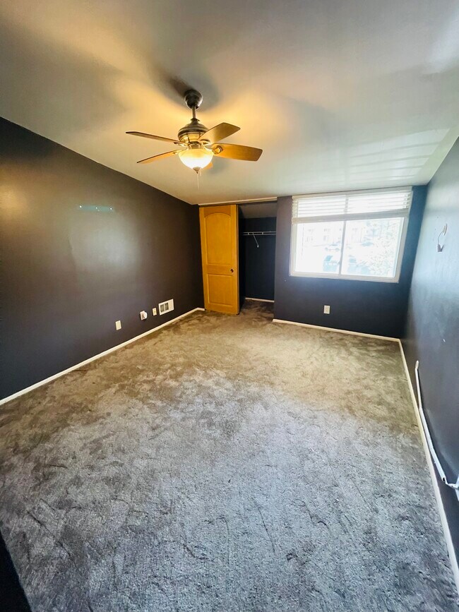 Master bedroom - 8950 N 95th St Unit woodlands