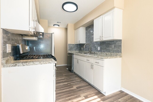 Photo - East 33rd Ct Duplex Unidad 5906