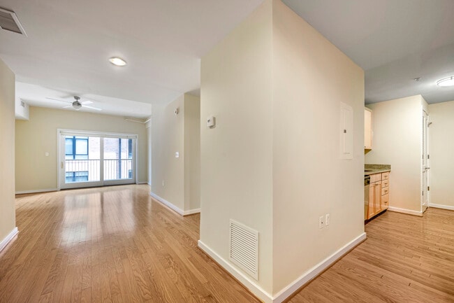 Photo - 875 N St NW