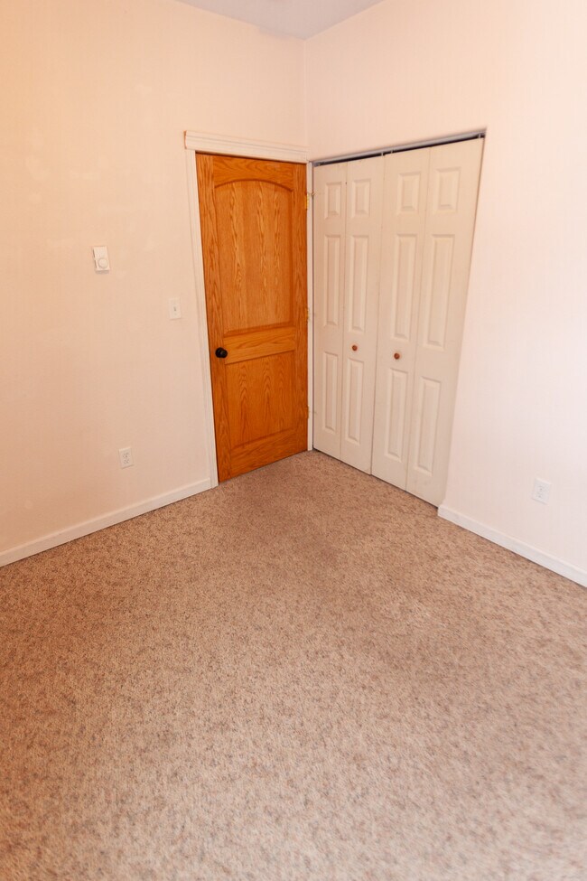 Photo - 711 E 2nd St Unidad 1