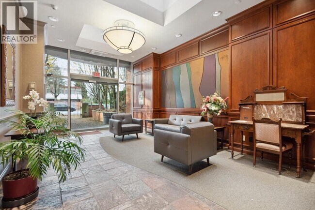 5770 Oak St Unit 208