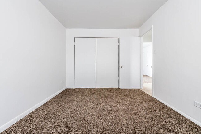 8901 S Cottage Grove Ave