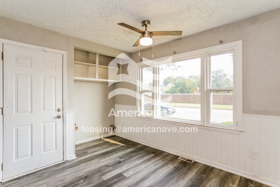 1817 E 10 Mile Rd