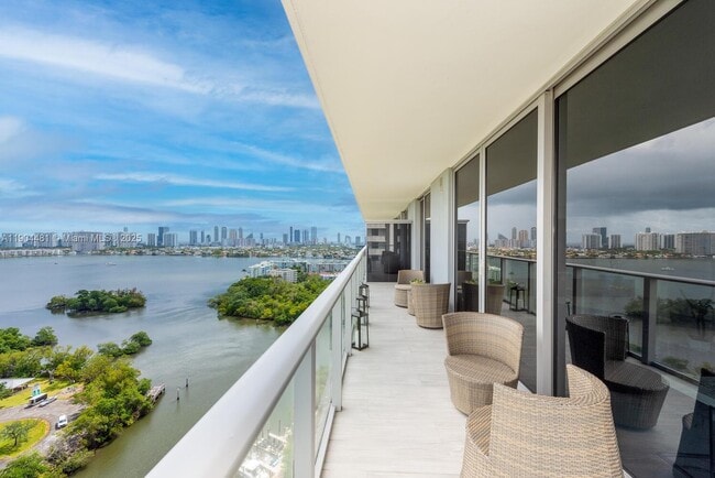 Building Photo - 16385 Biscayne Blvd Unit 2001