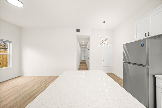 Photo - 9709 Pelsey St