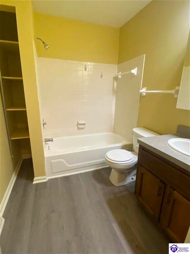 Photo - 621 E Lincoln Trail Blvd