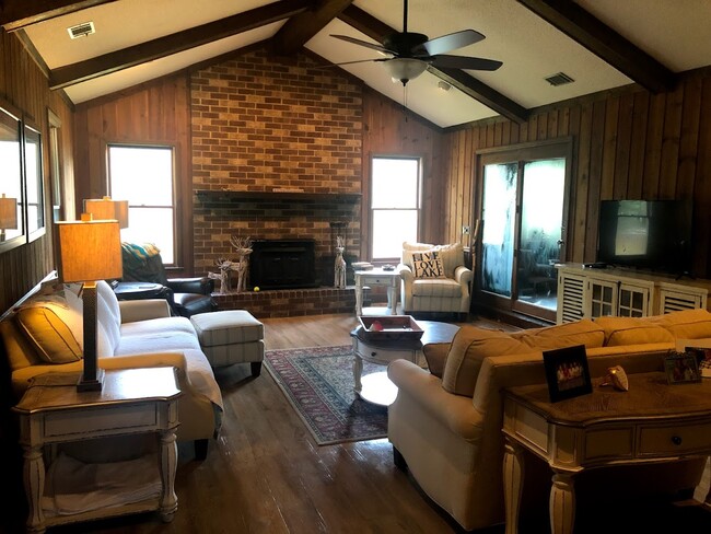 Photo - 4 Northlake Dr