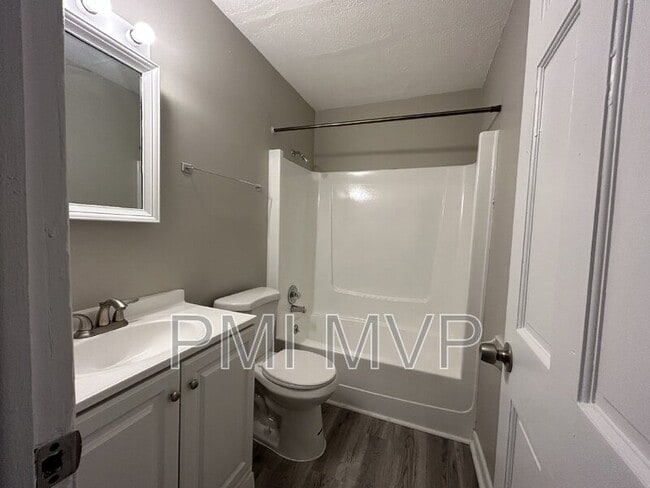 Photo - 834 Whitethorne Ave Unidad 834  C