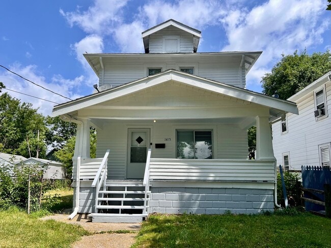 Building Photo - 3 Bedroom House