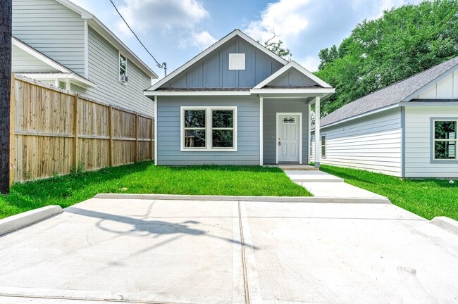 Building Photo - 16977 Glenheath St