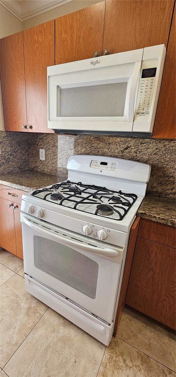 Photo - 8035 Byron Ave Unidad 3