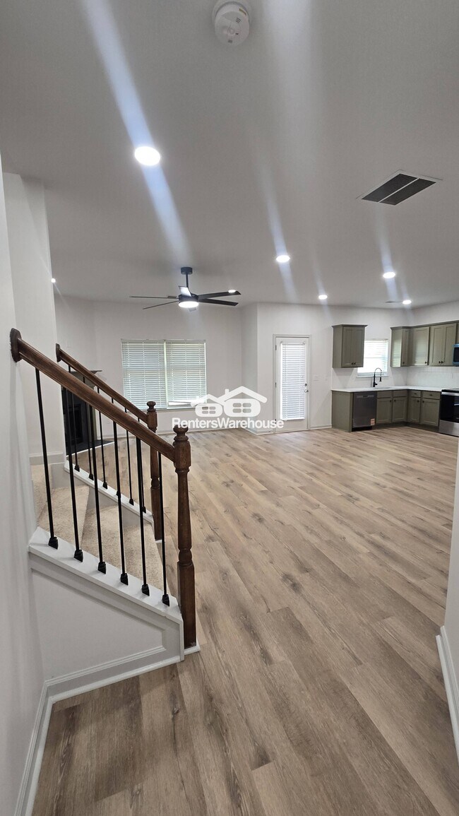 Photo - 796 Grenier Terrace NE