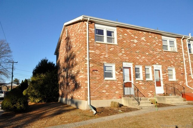 Building Photo - 43 Hiltbrand Rd Unit APT 2-1