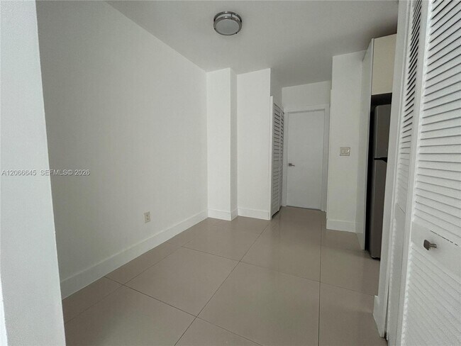 1890 NW 35th St Unit 7