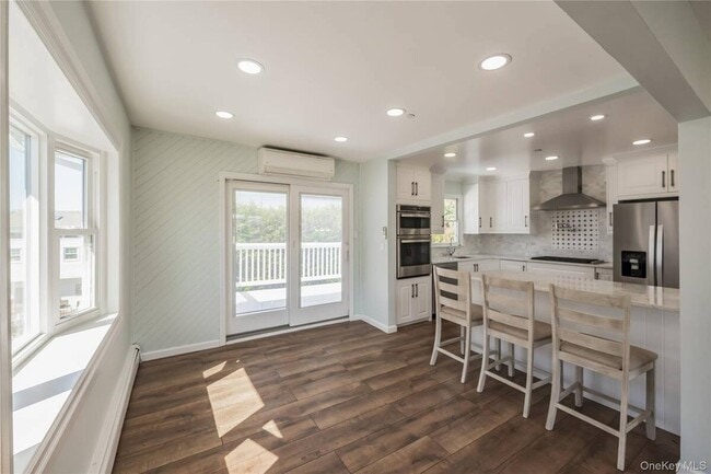 Photo - 869 Beach St