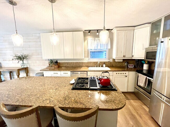 Spacious 6 bedroom home in Virginia Beach - Spacious 6 bedroom home in Virginia Beach
