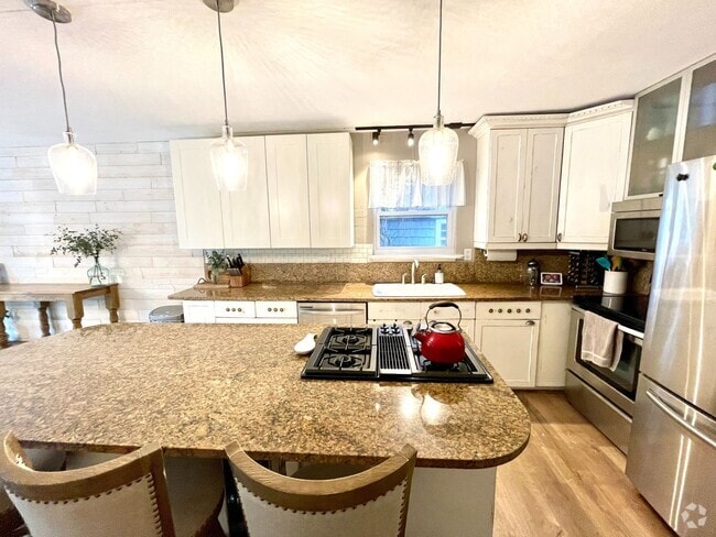 Building Photo - Spacious 6 bedroom home in Virginia Beach