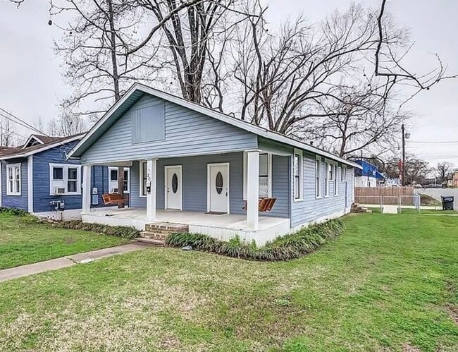 Photo - 203 E Rutherford St