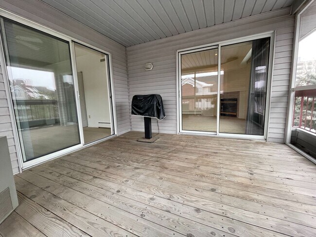 Photo - Edina Condo, Vaulted Ceilings, All New Carpet and Paint, In Unit Laundry, Garage Parking, One Mon... Unit 6312